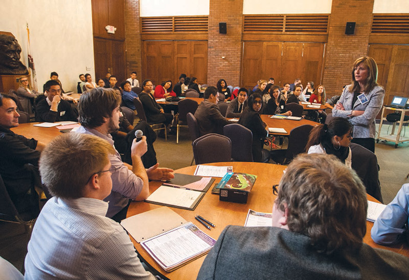 Jane Strode Miller meets with Knox students