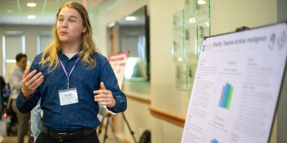 A student presenting at Horizons-Presentations