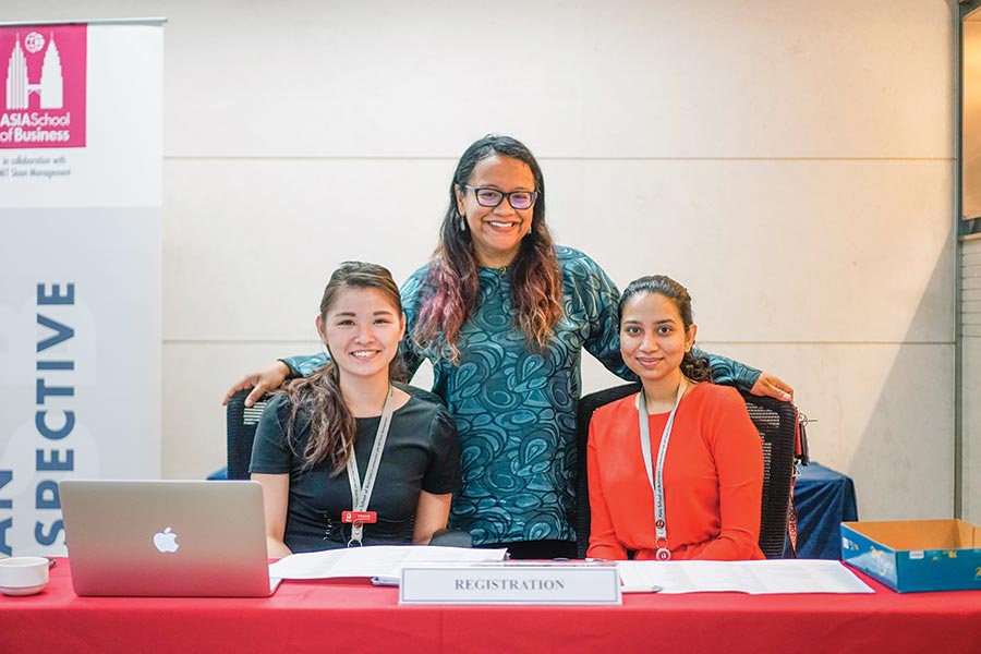 Melati Nungsari (center) with two colleagues.