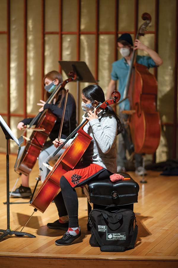 Cellists Kendra Noyes ’23 and Sahani Giri ’22, with bassist Wesley Breyer in the background.