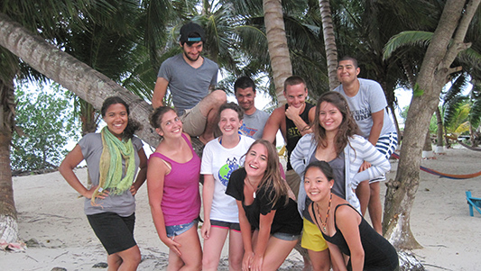 Students of the "Marine Biology: Field Research on the Belizean Barrier Reef" course of spring 2012. 