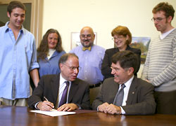 WVKC - WIUM simulcast agreement signing