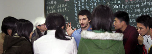 Knox student leads a class of Chinese students at Anhui University