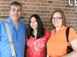 Sophia Gimenez with her parents