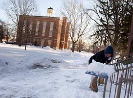 Snow on Knox campus