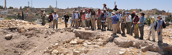 Knox faculty and students in Dhiban