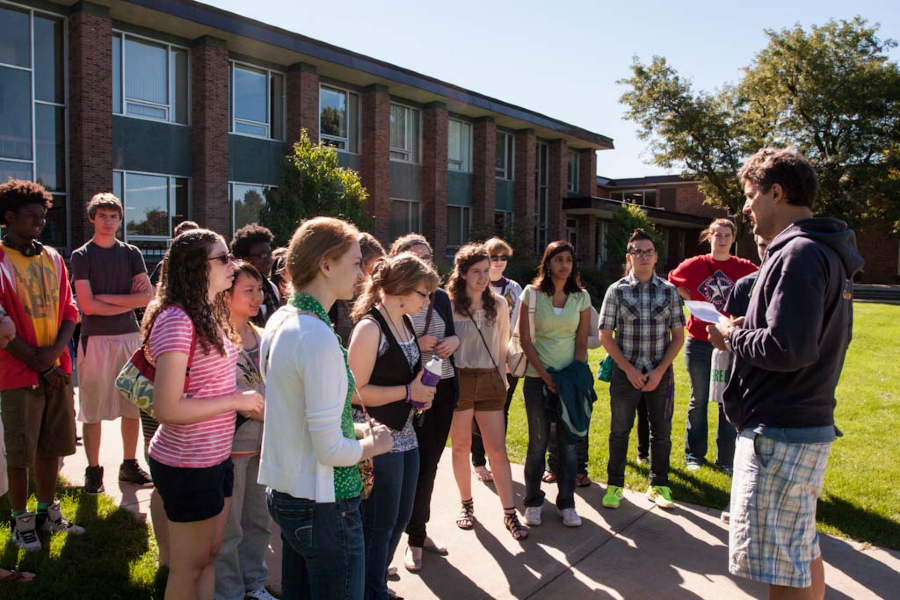 Environmental studies professor Peter Schwartzman talks to new students about local food and urban agriculture.