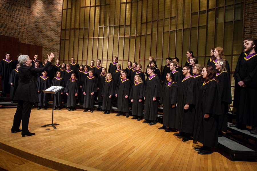 Laura Lane directs the Knox College Choir.