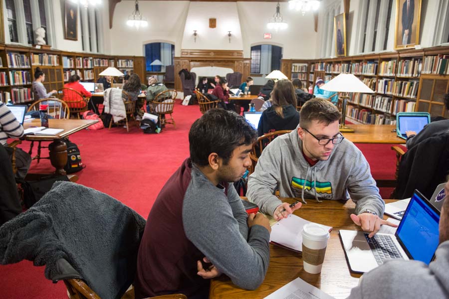 Peer tutoring with the Center for Teaching and Learning in Seymour Library at Knox College.