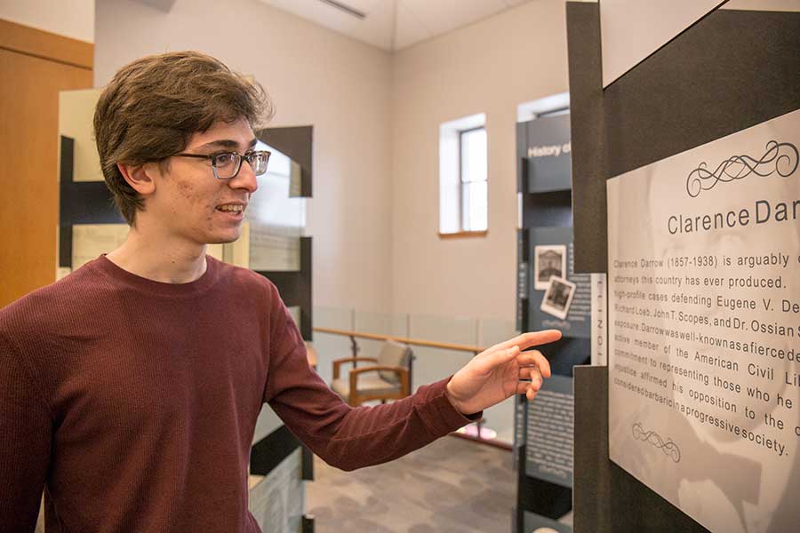 Joel Willison '19 examines the travelling Bicentennial of Illinois Law Exhibit.