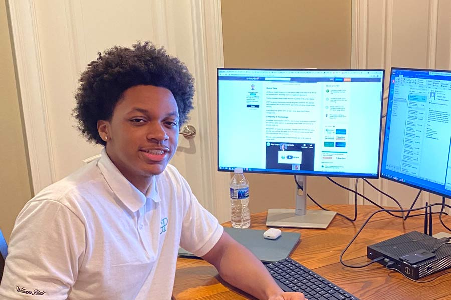 Elijah Crump '22 working from home.