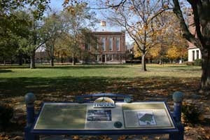 Looking for Lincoln wayside marker, Knox College, Galesburg, Illinois