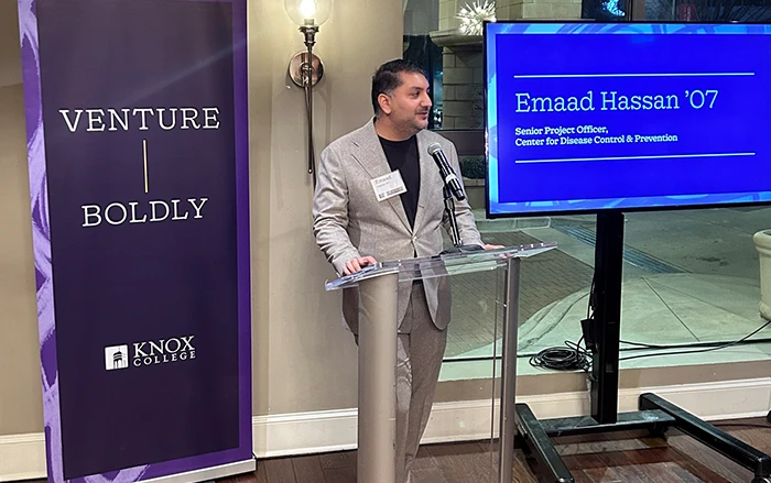 Emaad Hassan'07 welcomes Knox alumni and friends to Venture Boldly Atlanta.